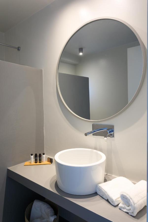 Iliades Luxury Boutique Suites Batsi  Bagian luar foto