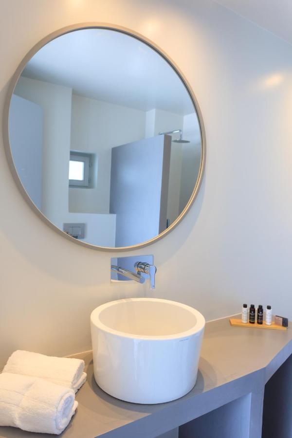 Iliades Luxury Boutique Suites Batsi  Bagian luar foto