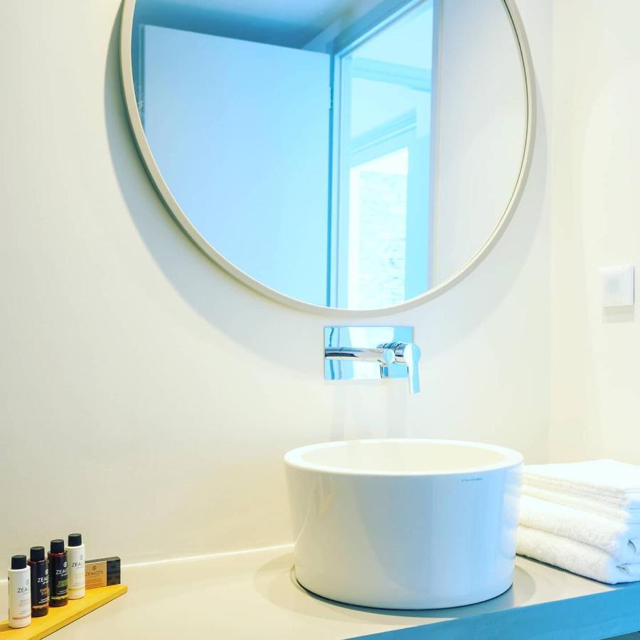 Iliades Luxury Boutique Suites Batsi  Bagian luar foto